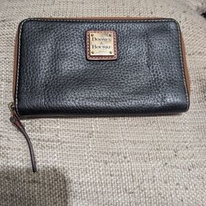 Dooney & Bourke Wallet Zip Around Phone Multi Pocket Pebble Leather Black